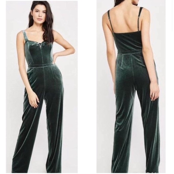 ✨ Abercrombie & Fitch ✨ NWT Green Velvet Jumpsuit Size Small - Picture 1 of 9